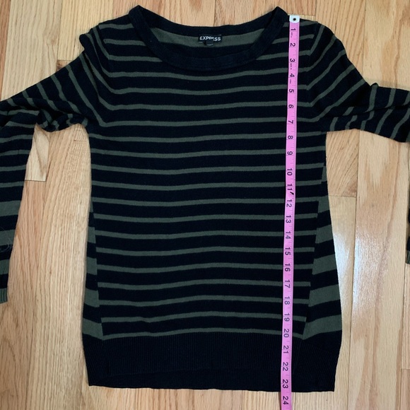 EXPRESS Green & Black Striped Knit Long Sleeve - Picture 9 of 10